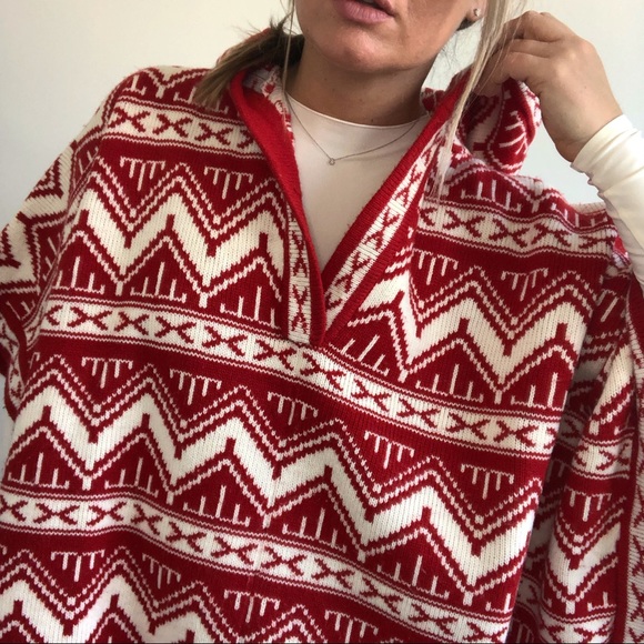 SOLD// Vintage 70s Bronson of California Unique Red and White Hooded Poncho - Picture 4 of 8